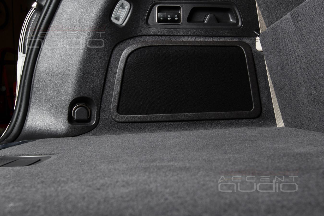 Немецкий сабвуфер Dego в штатном исполнении для Mercedes-Benz GLS 2020