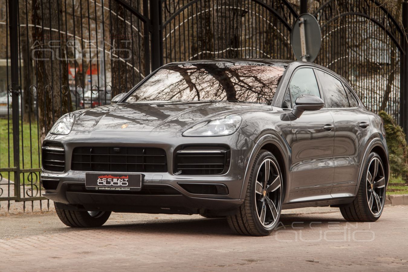 Новый, бюджетно-великолепный звук в Porsche Cayenne Coupe 2022