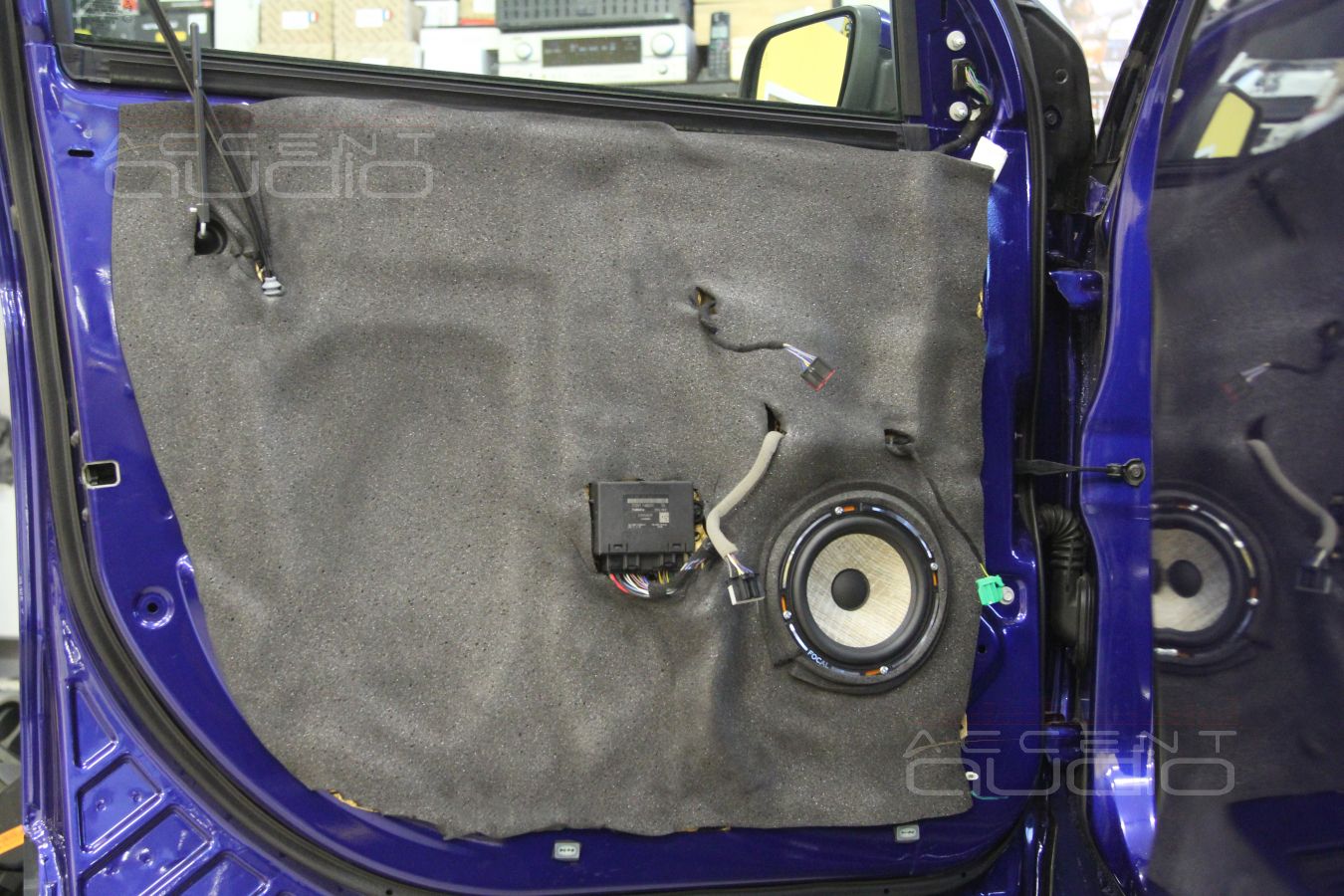 Аудиоподготовка дверей Ford Explorer и установка акустики Focal