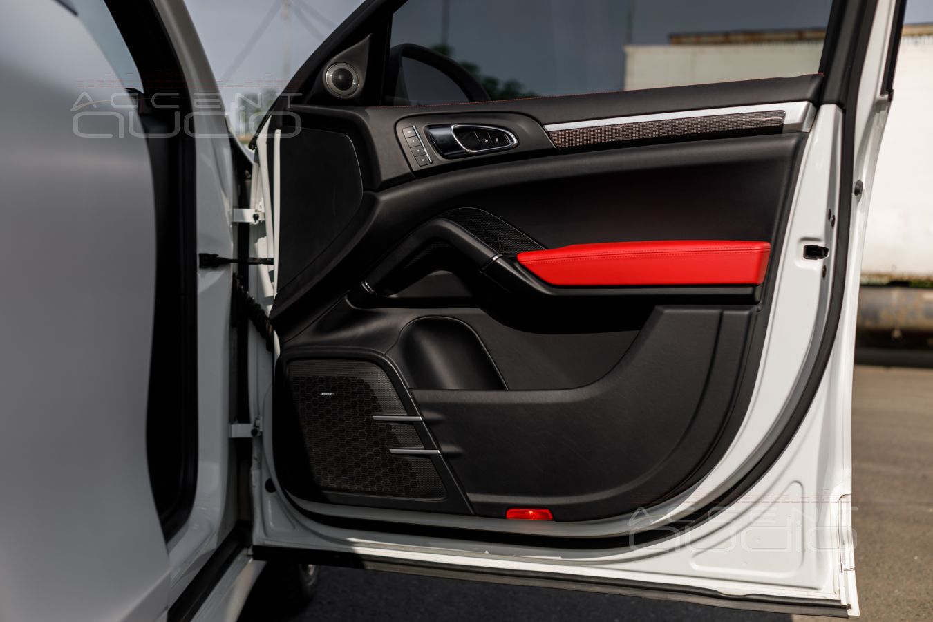 Аудиоподготовка дверей и установка мидбасов ScanSpeak 18W в Porsche Cayenne