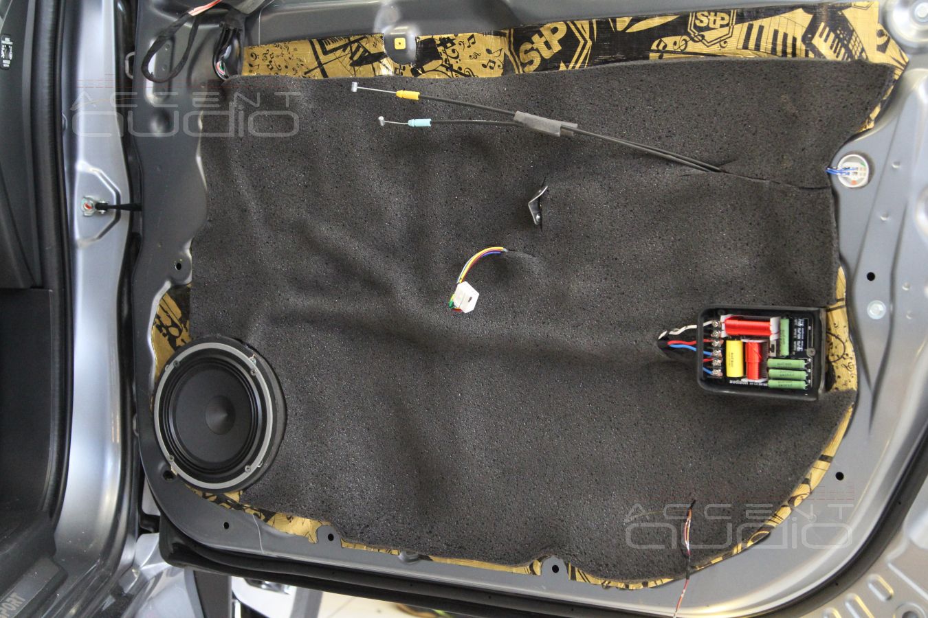 Аудиоподготовка дверей Mitsubishi Pajero Sport