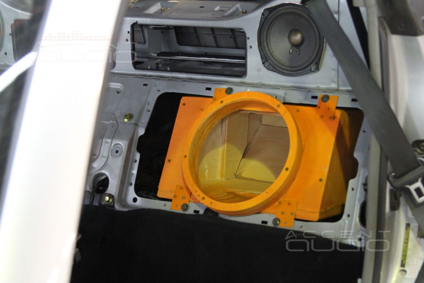 Сабвуфер стелс в Nissan 350Z