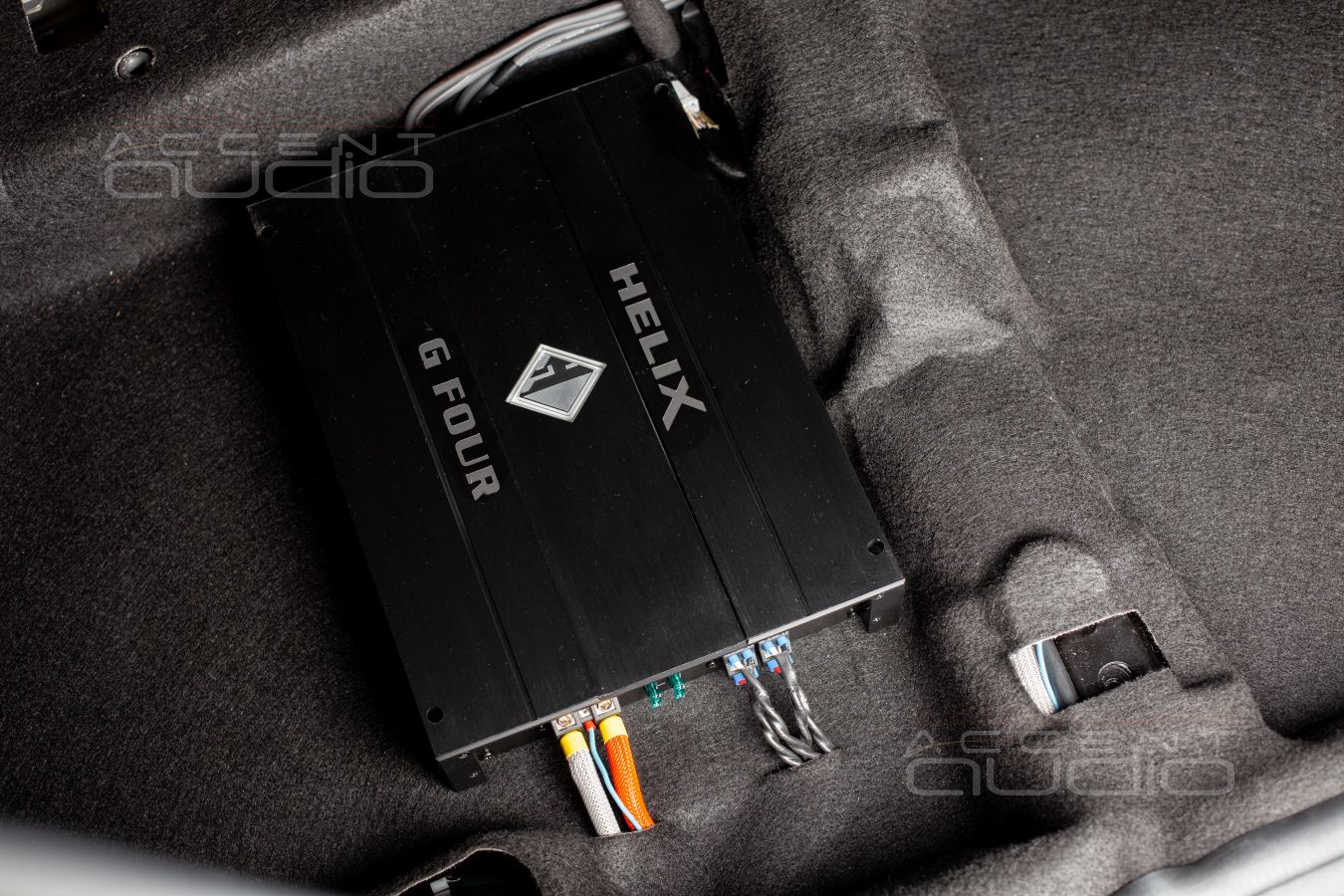 Установка усилителя Helix GFour под сидение Renault Duster