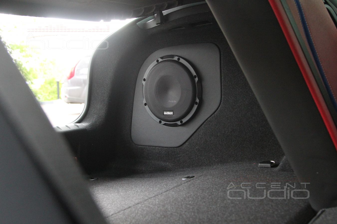 Маленькому сабвуферу – маленький, но качественный корпус: стелс для Audison Prima 8D