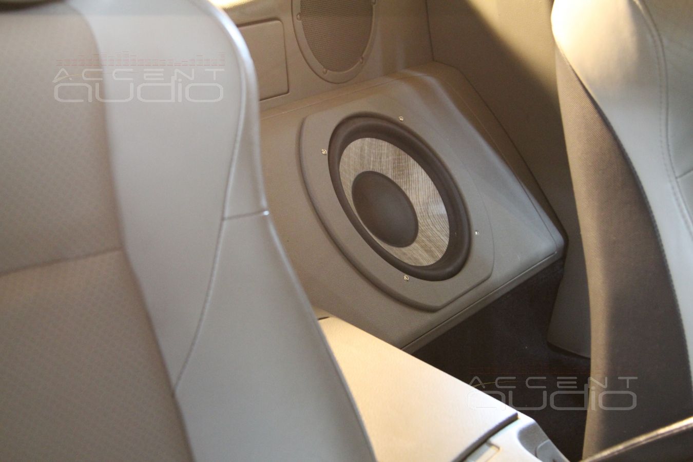 Сабвуфер стелс в Nissan 350Z