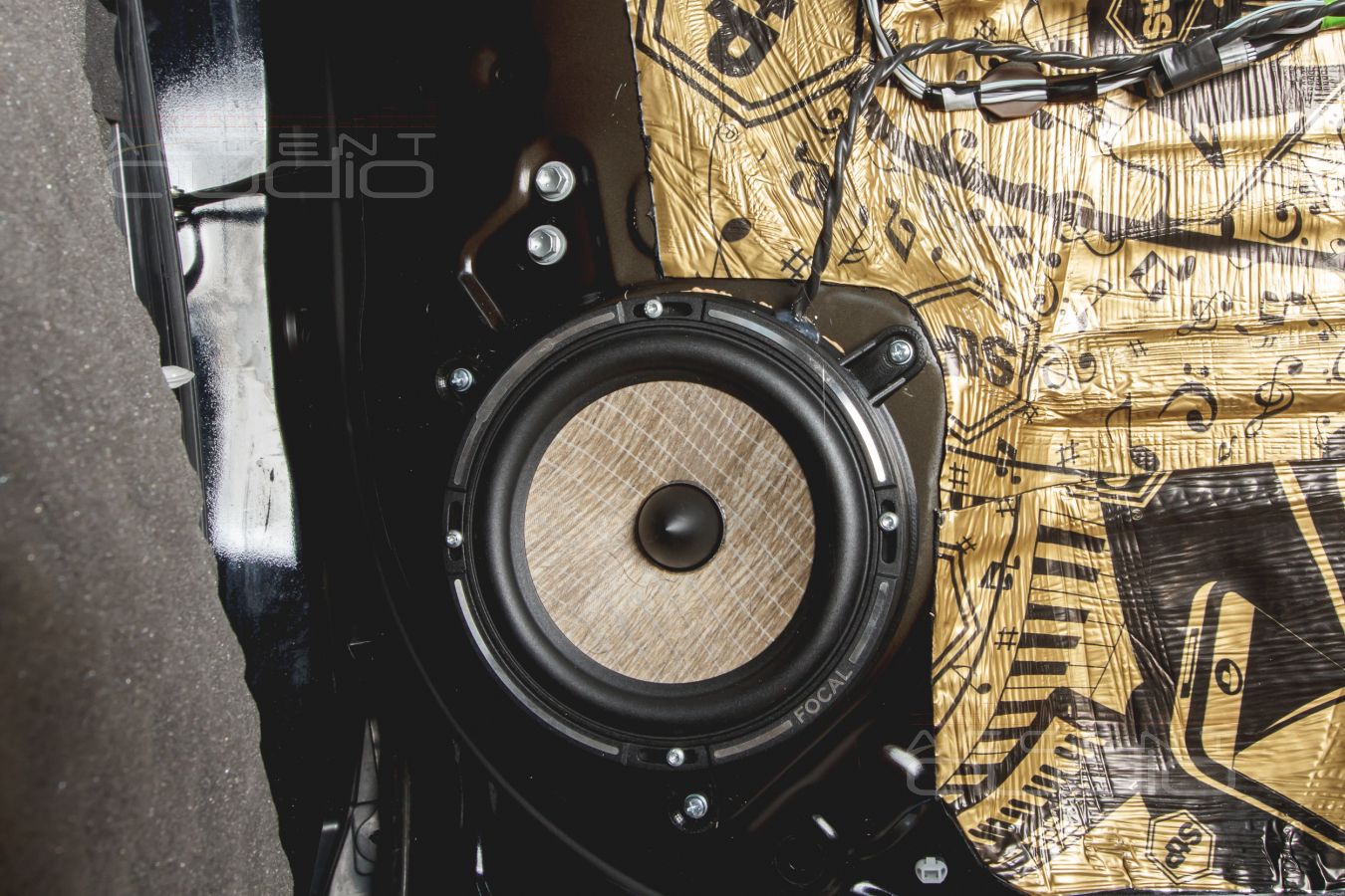 Аудиоподготовка дверей и установка Focal FLAX в Toyota RV4