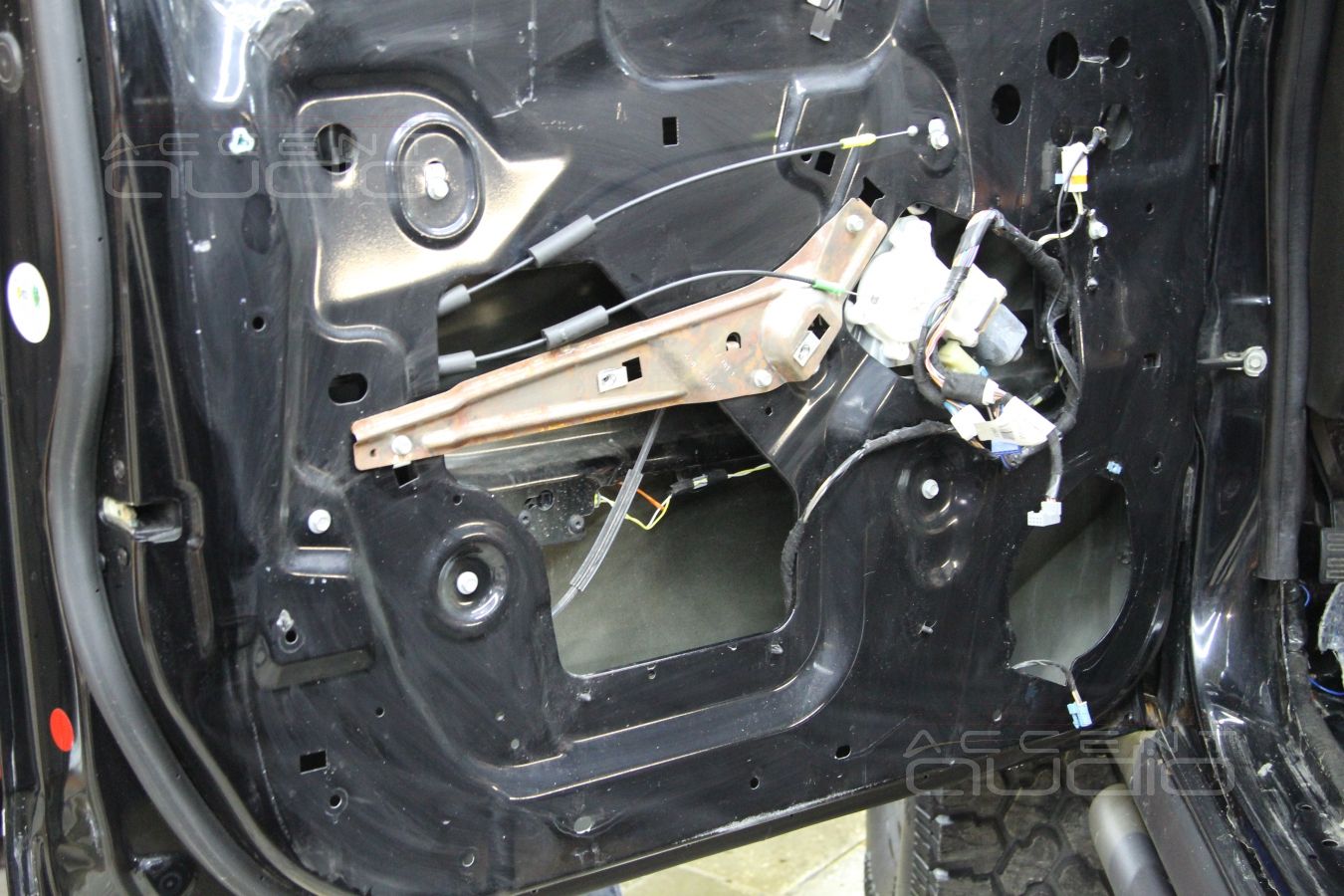 Hummer H3: система вооружения от MDLab