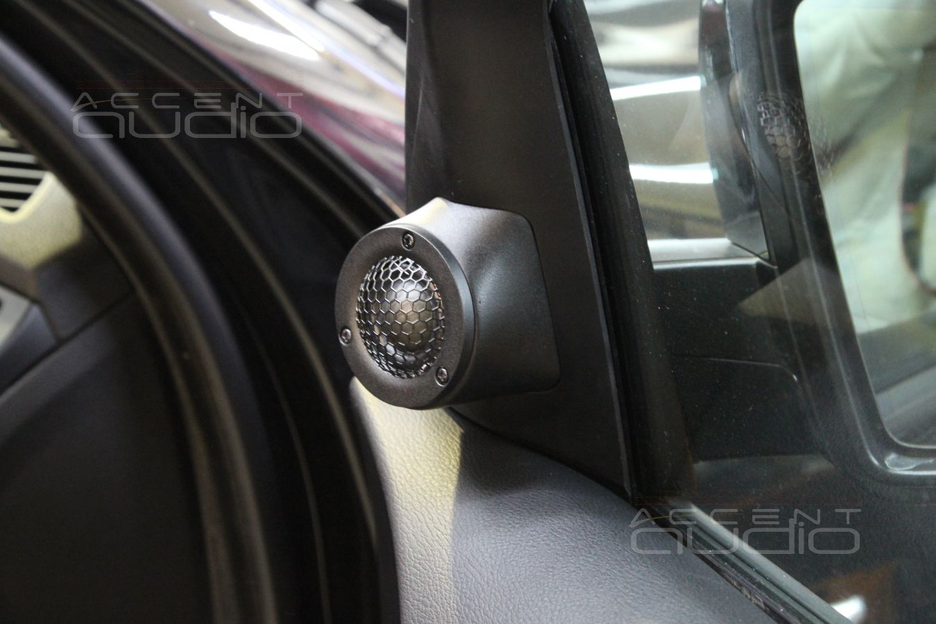 Установка твитеров ScanSpeak в BMW X5 