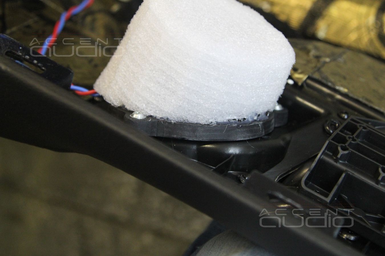 Подготовка дверей, установка акустики Focal