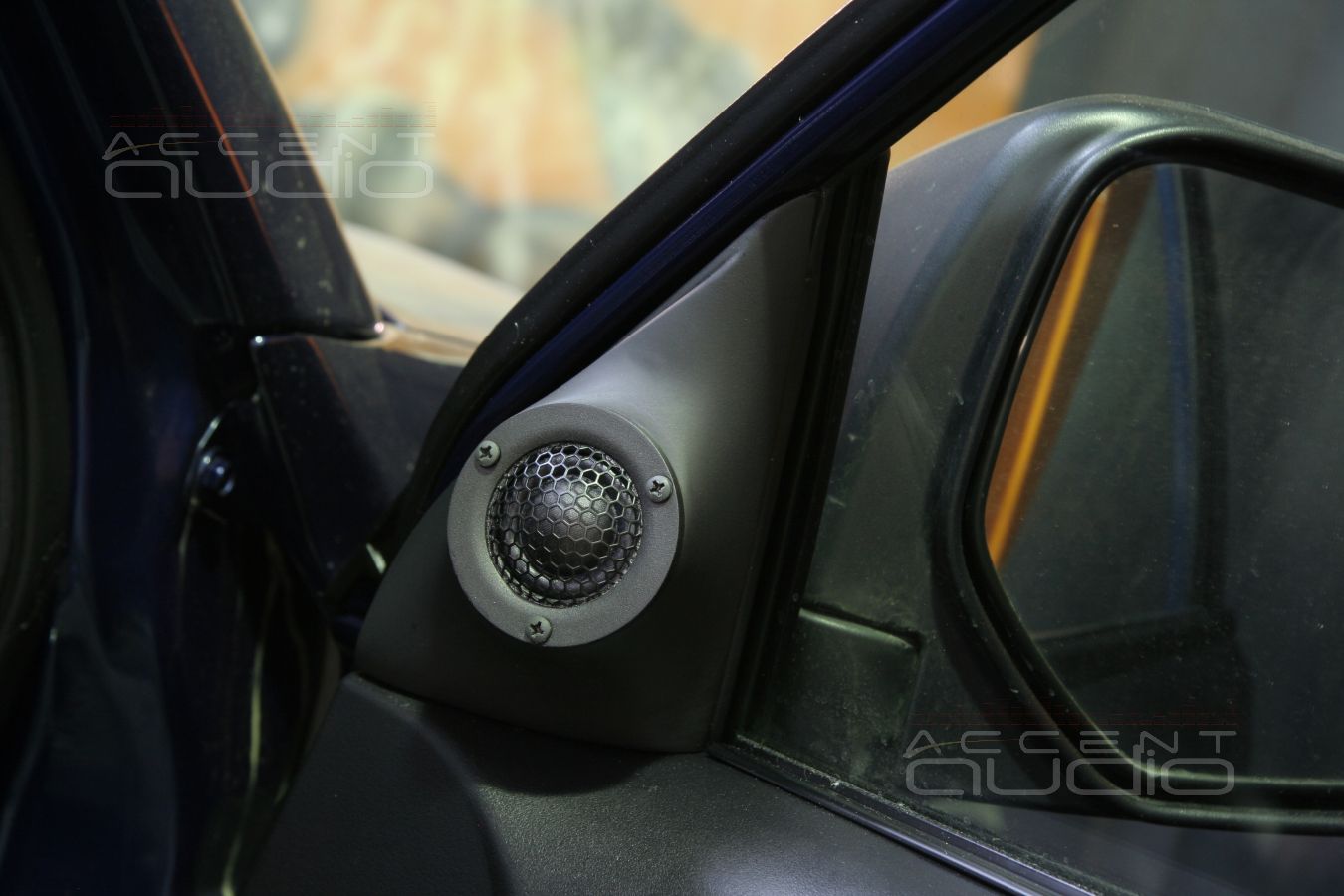 Установка твитеров (пищалок) в Mitsubishi Pajero Sport