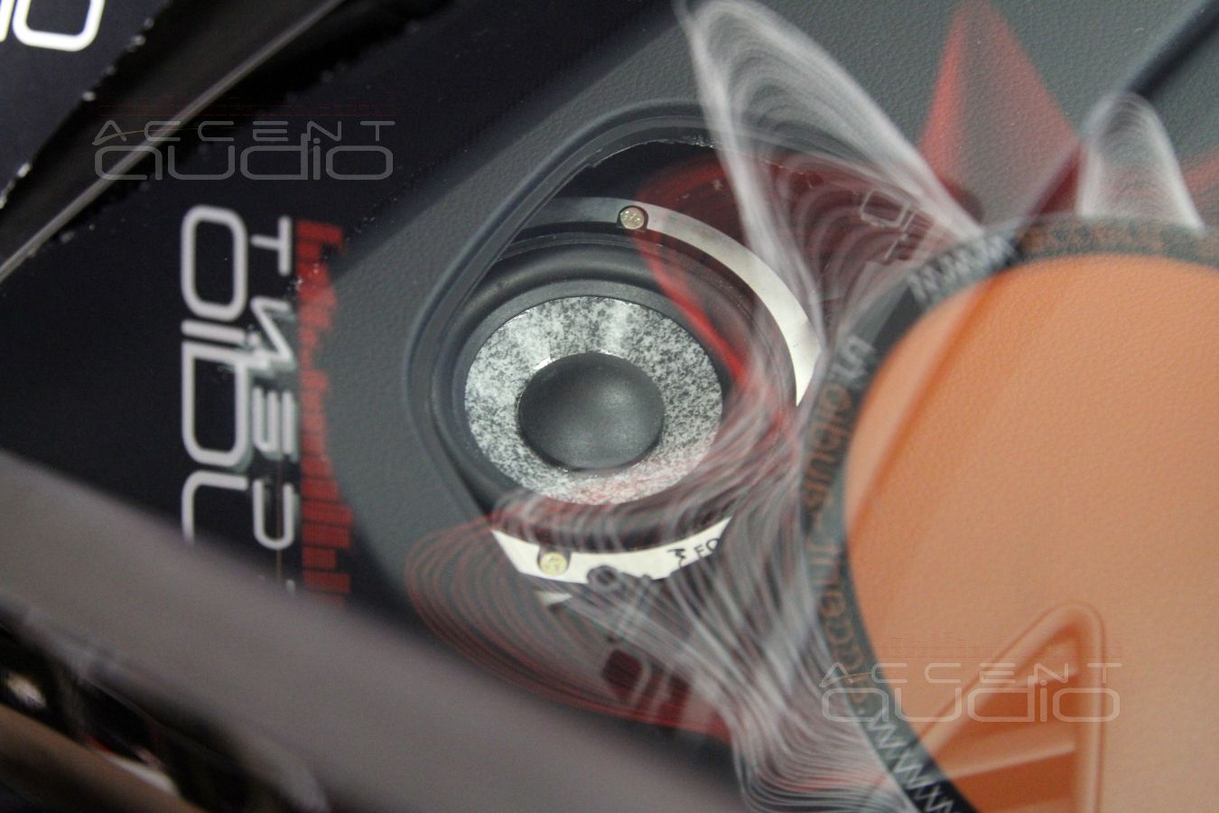 Установка среднечастотных динамиков Focal Utopia Be Midrange 3W2 в Audi A6