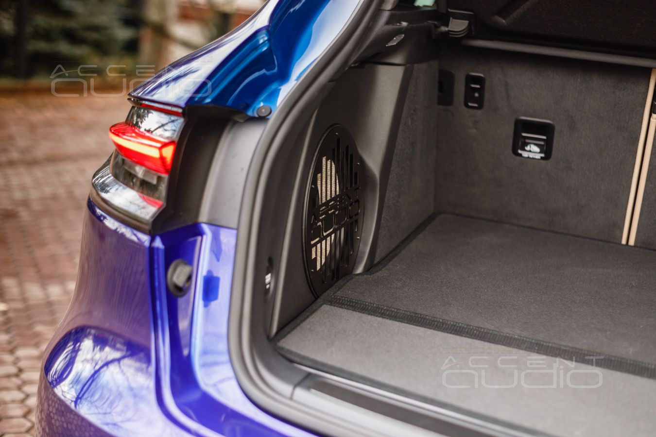 Сабвуфер-стелс для Porsche Macan со вторым полом