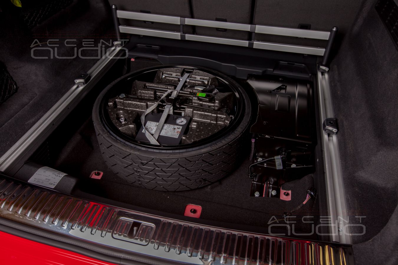 Сдвоенный сабвуфер-стелс для Audi Q8 – оригинальное и лучшее решение