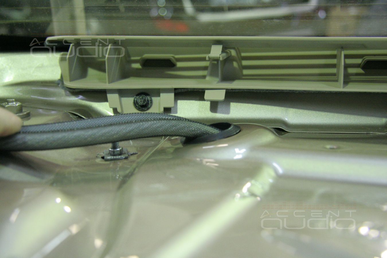 Прокладка силовой и акустической проводки