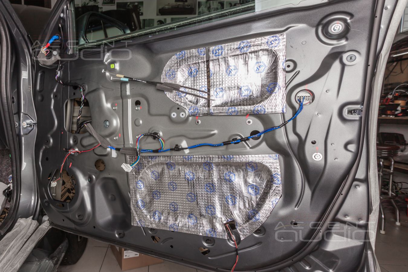 Аудиоподготовка дверей, жесткость и установка акустики Focal Flax в Mitsubishi Pajero Sport