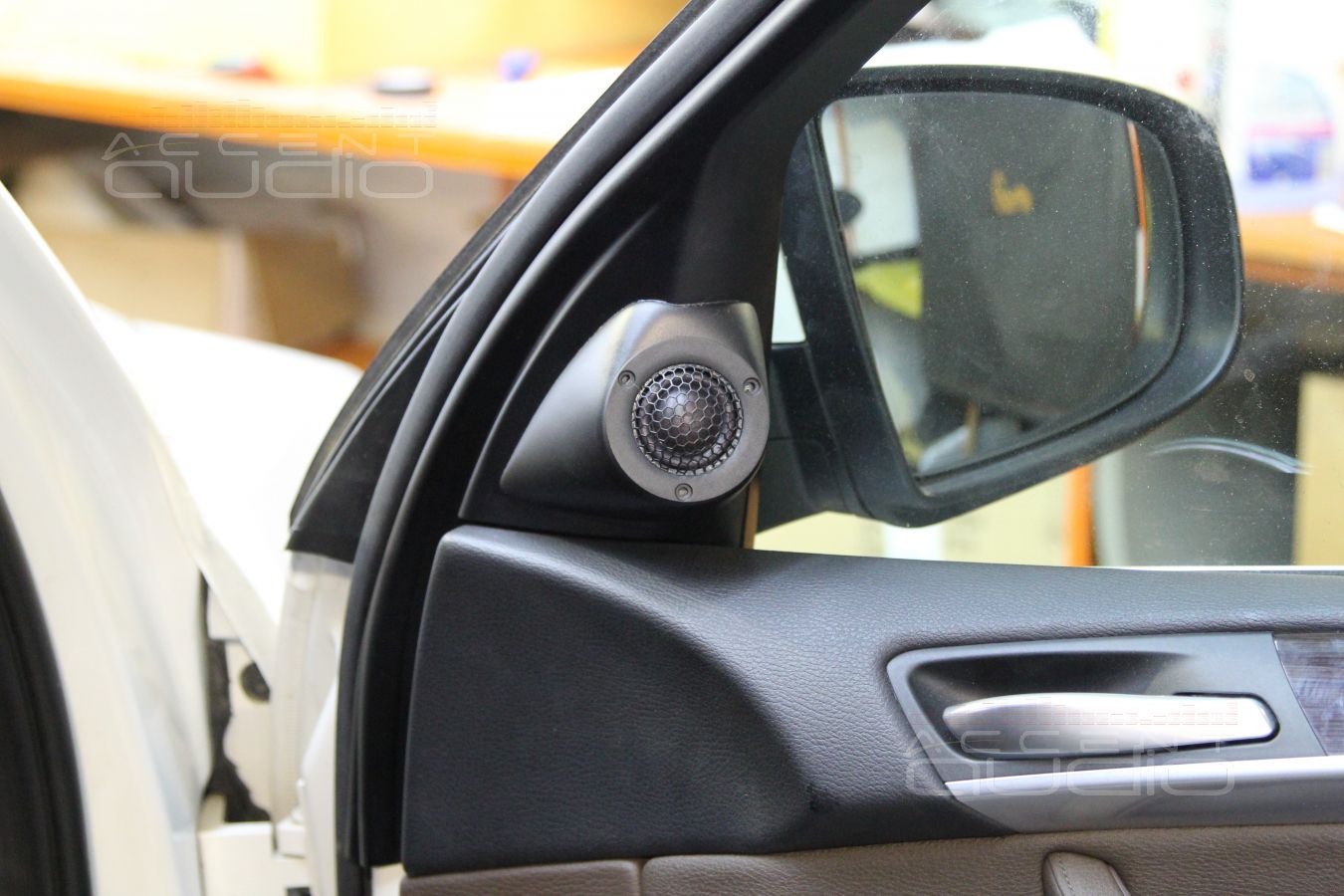 Твитеры ScanSpeak и серединки Morel Hybrid MW 4 в BMW X5