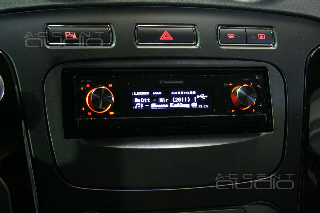 Выбор оборудования и установка магнитолы в Ford Mondeo