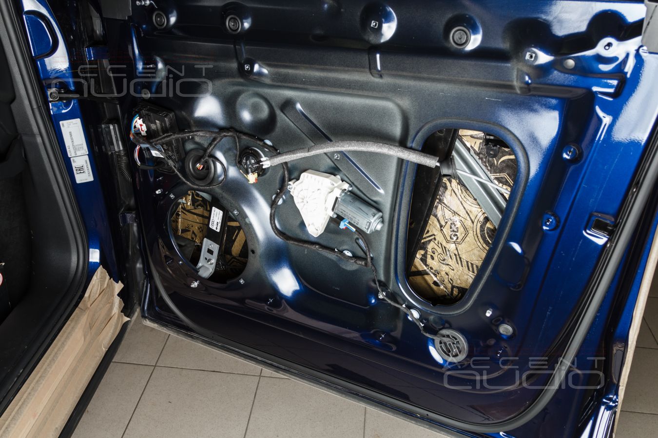 Шумоизоляция\Аудиоподготовка дверей и установка новой акустики SOAudio в Audi Q5