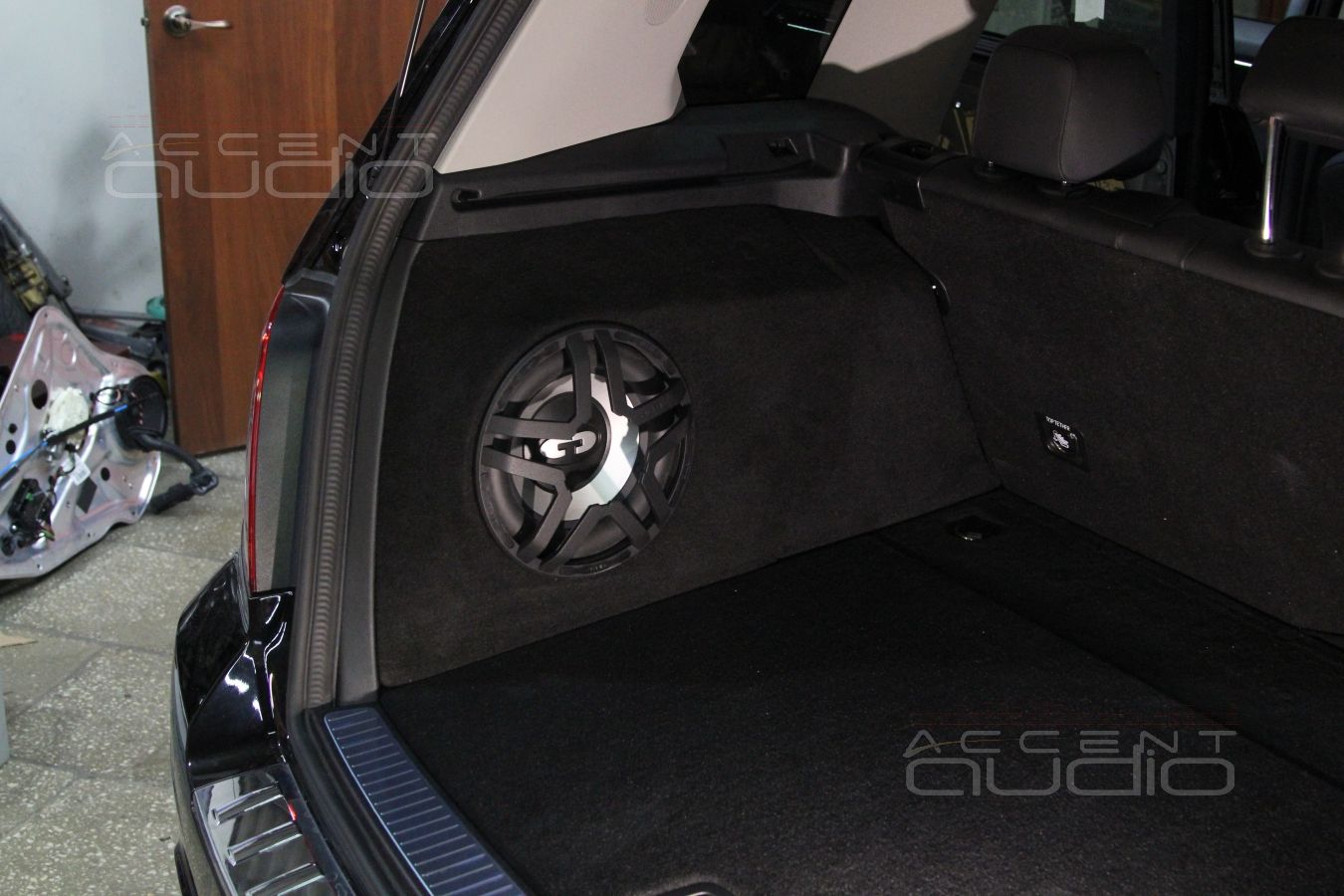 Сабвуфер Eton HEX в Mercedes GLK