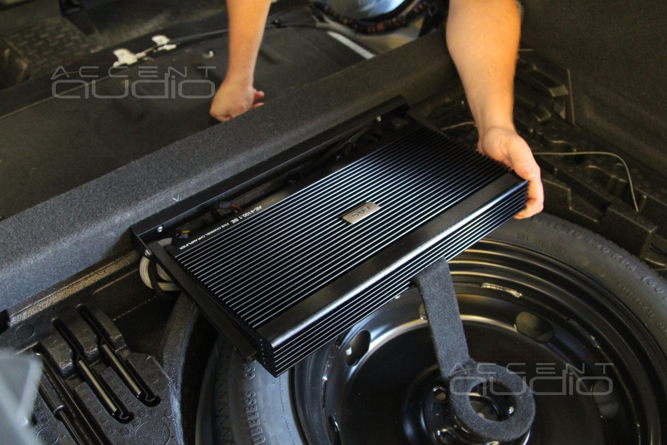 Установка усилителя E.O.S AE-4100.1 SE