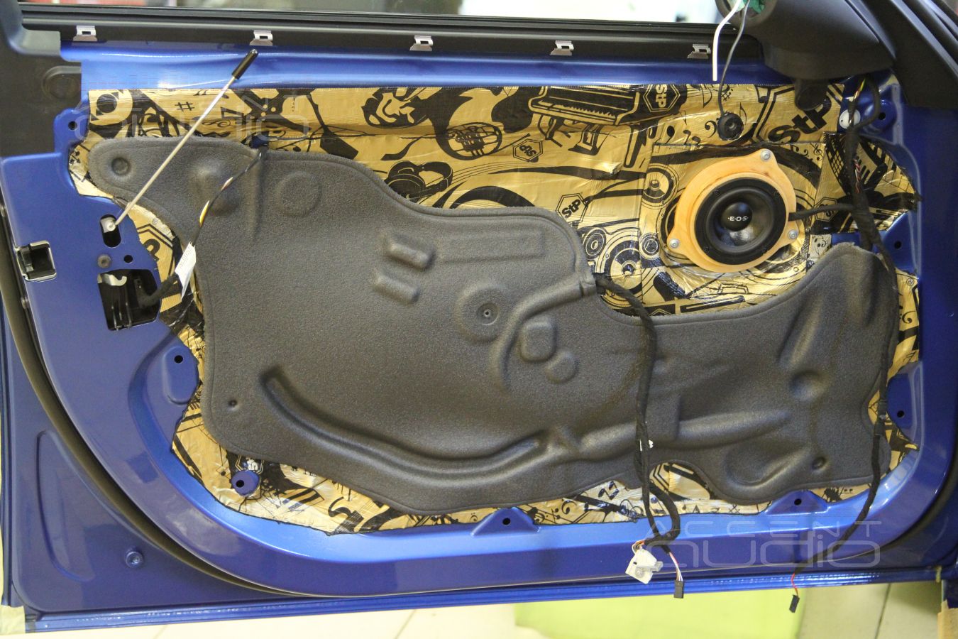 Установка среднечастотников E.O.S MD-75 в штатные места BMW F30