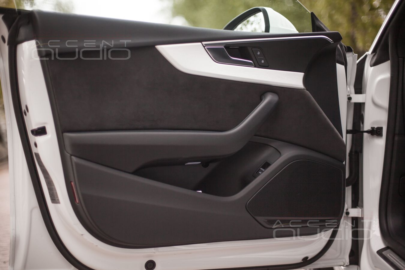 Установка мидбасов SOAudio и аудиоподготовка дверей Audi A5