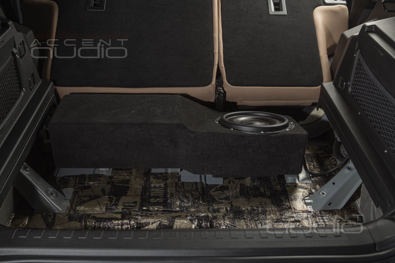 Абсолютная интеграция: злой сабвуфер-невидимка Eton MW 10 FLAT для Jetour T2