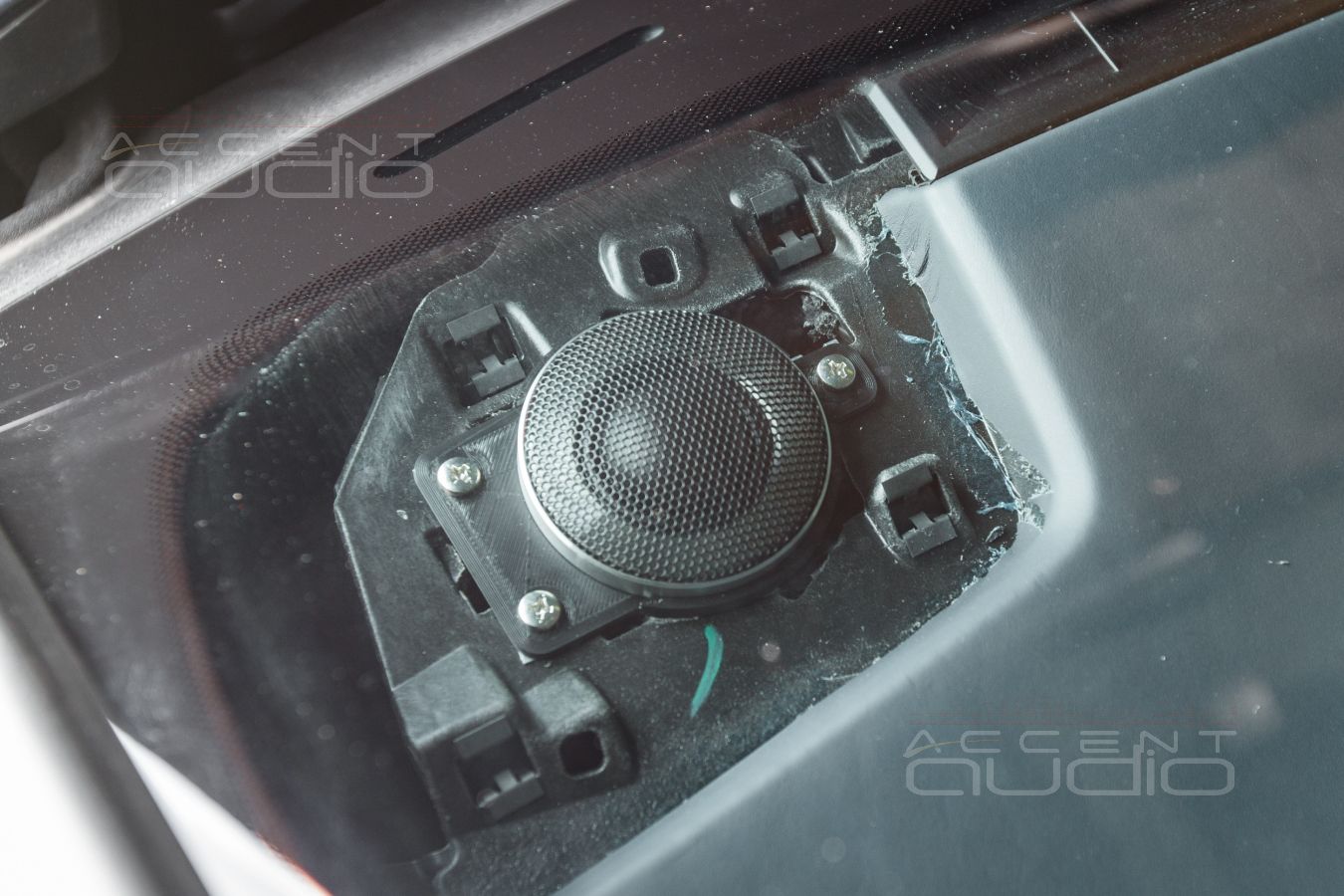 Новые, роскошные твитеры Brax ML1 в Porsche Cayenne Coupe штатно