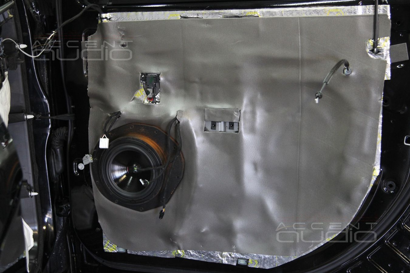 Установка акустики в Ford Explorer 2014