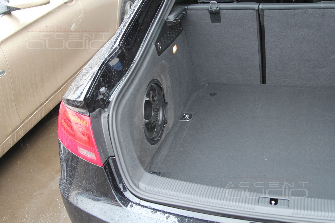 Просто сабвуфер в левом крыле Audi A5 S-Line