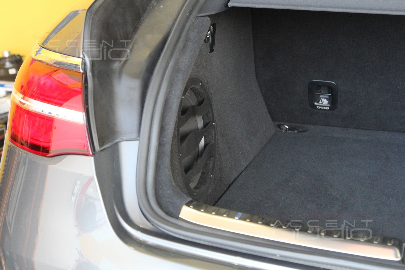 Сабвуфер стелс в Mercedes-Benz GLE Coupe