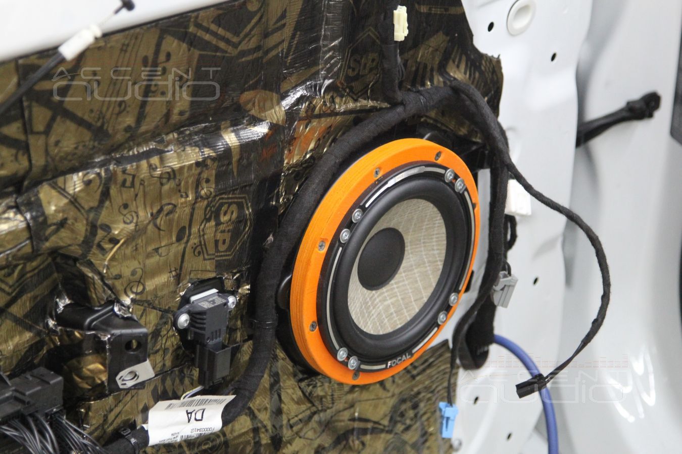 Подготовка дверей, установка акустики Focal