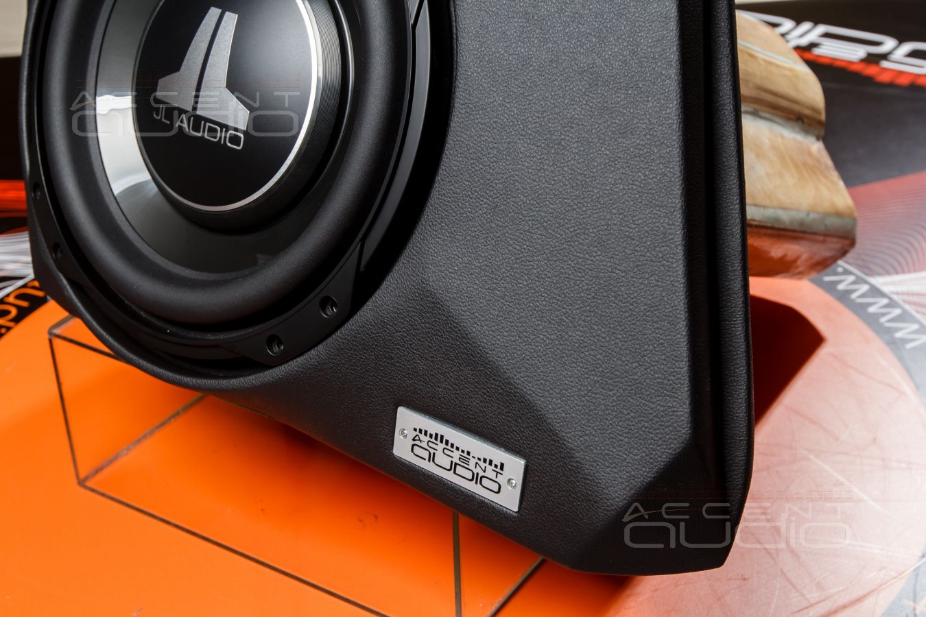 Новое решение: настоящий сабвуфер-стелс для Audi Q8