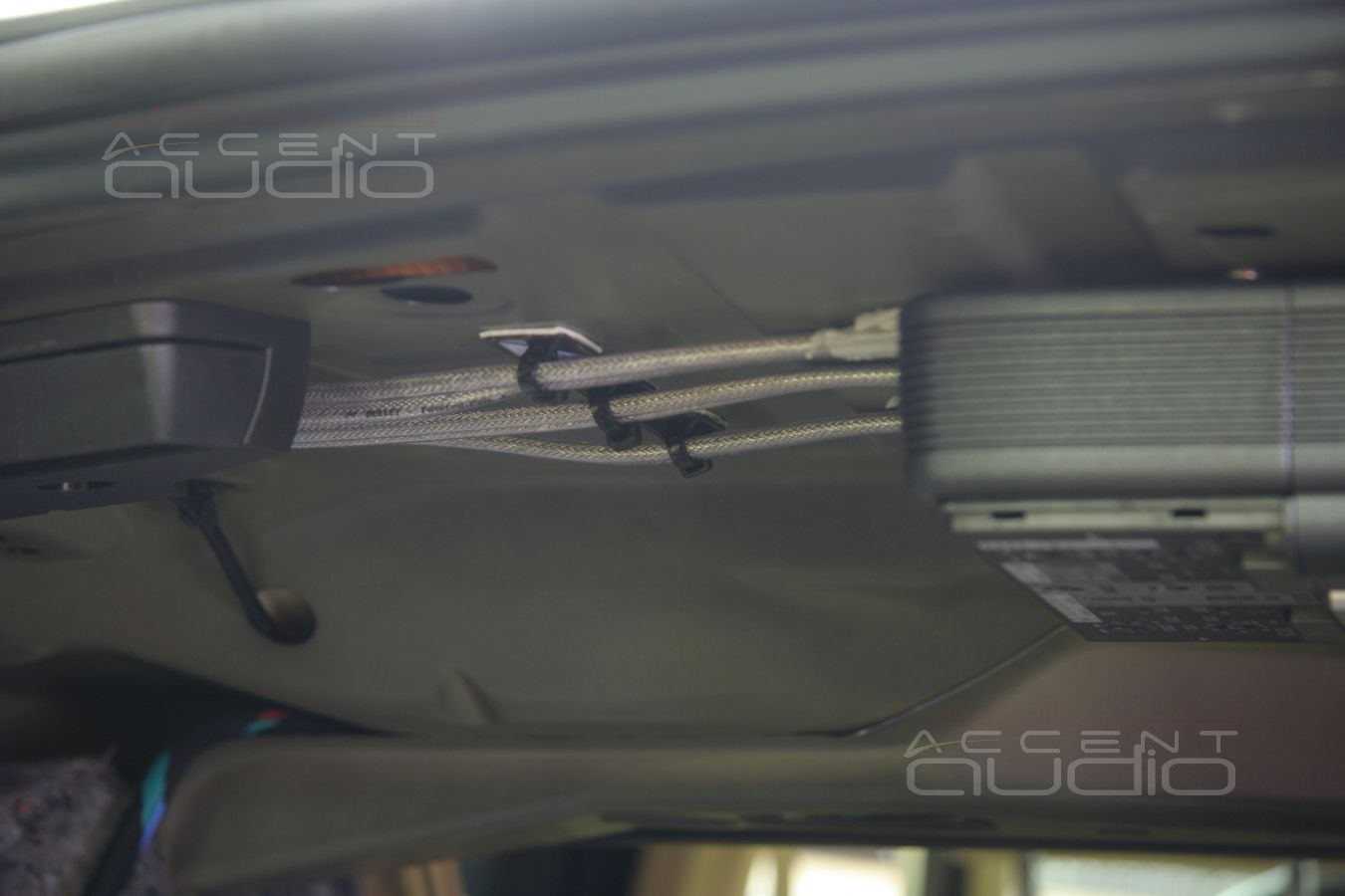 Шестиканальный усилитель Audison LRx 6.9 в BMW 330i E90