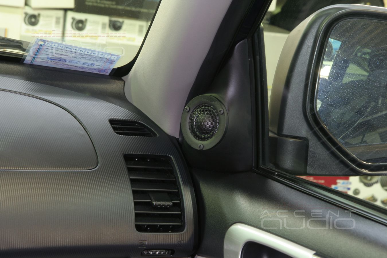 Установка твитеров (пищалок) в Mitsubishi Pajero Sport