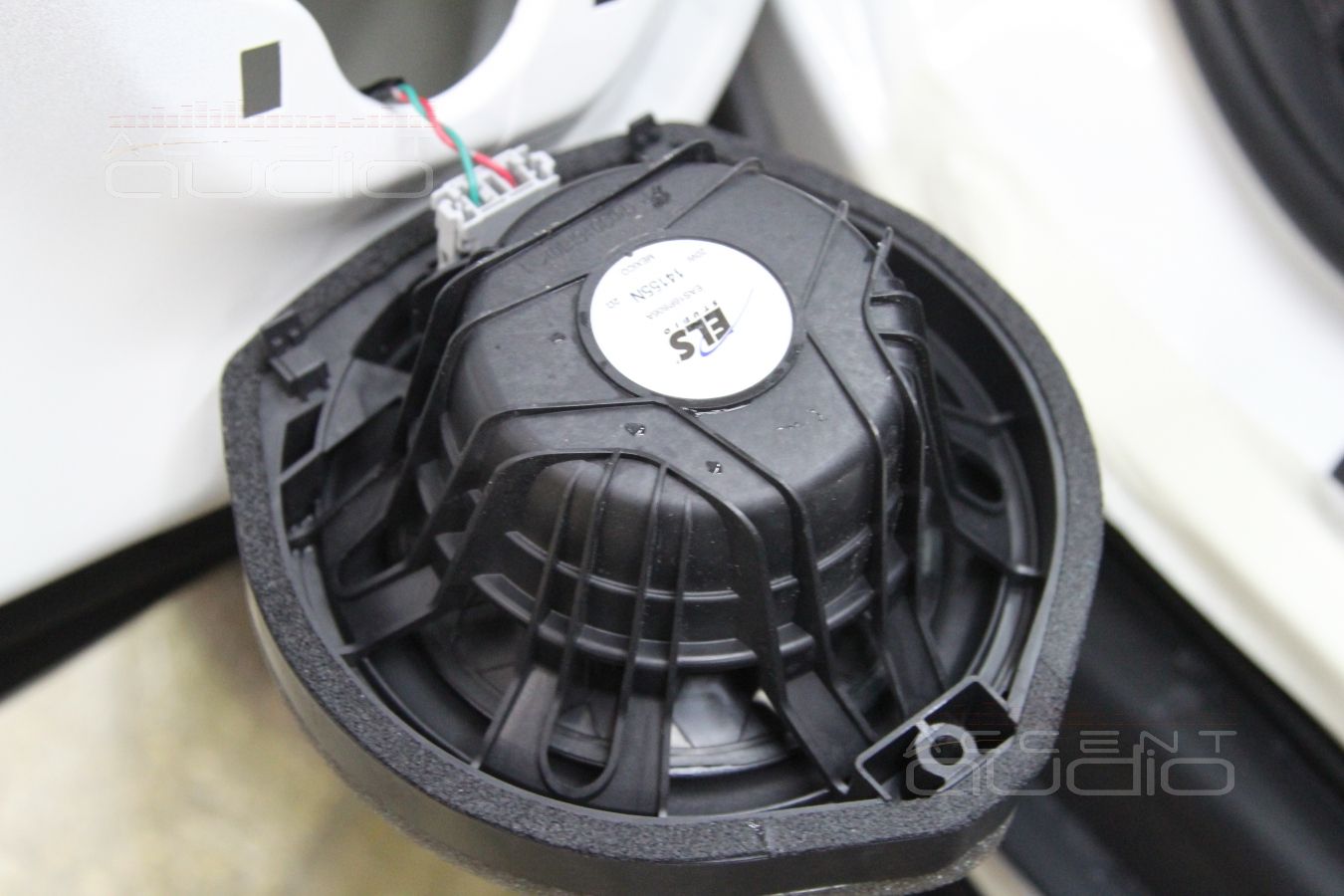 Установка акустики в двери Acura MDX