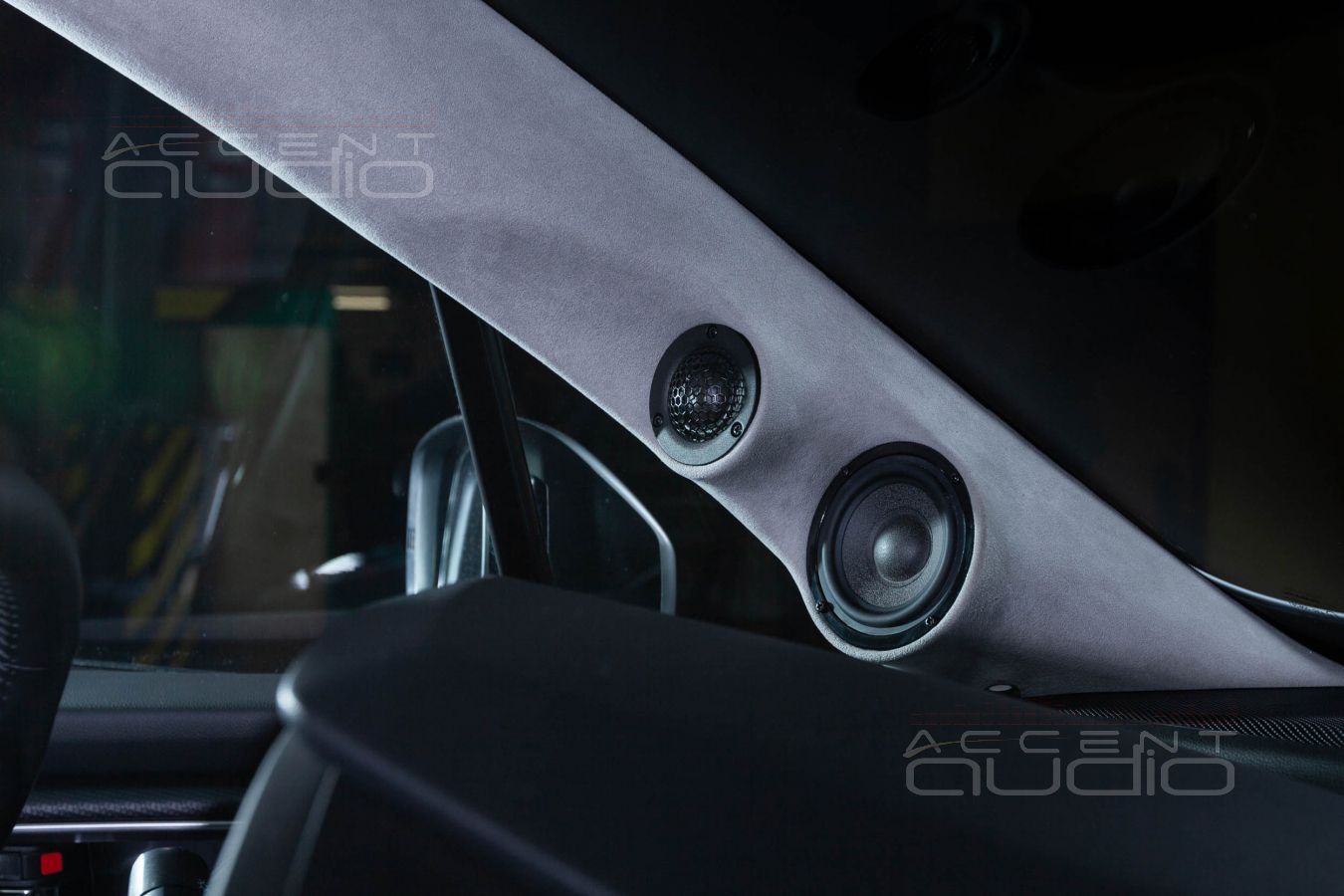 Установка твитеров и среднечастотников в Subaru Forester: правильные подиумы