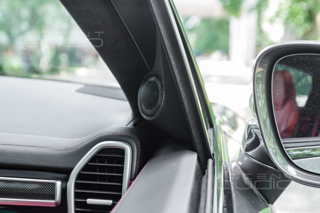 Правильное размещение лучших немецких твитеров Brax ML1 в новом Porsche Cayenne