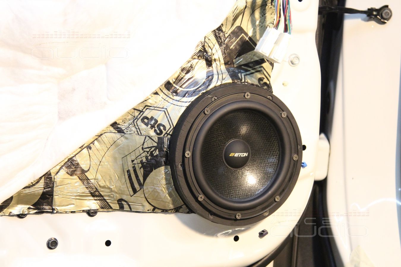 Установка акустики в двери Acura MDX