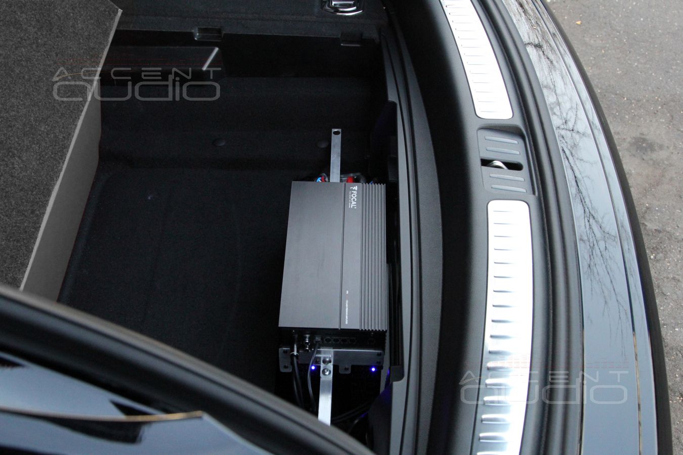 Десятиканальный усилитель Focal, предназначенный для Porsche Macan