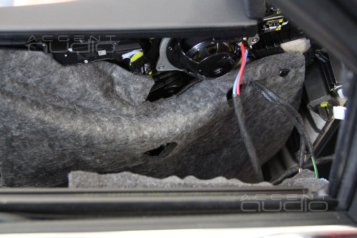 Среднечастотные динамики Brax Matrix ML3 в Mercedes W205