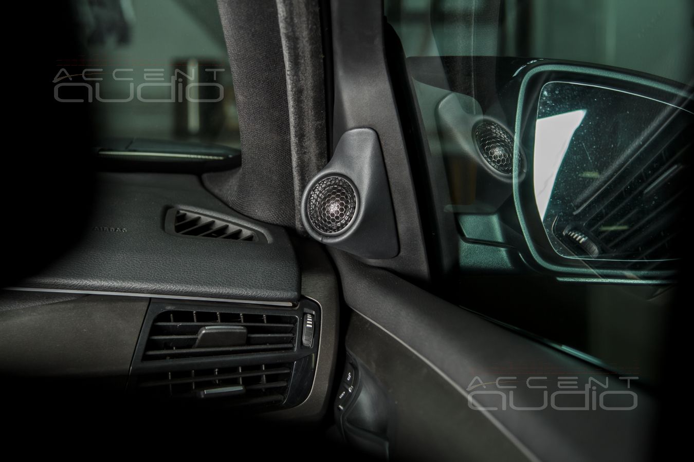 Комплект из двух подиумов для установки высокастотных излучателей в BMW X5 20XX-20XX.