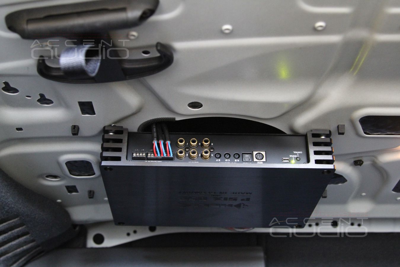 Установка bose. Bose Audi a6 c5. Аудиосистема Bose Audi a6 c5. Штатный сабвуфер Ауди а6 с5 седан. Доп усилитель Bose Audi a6 c6.