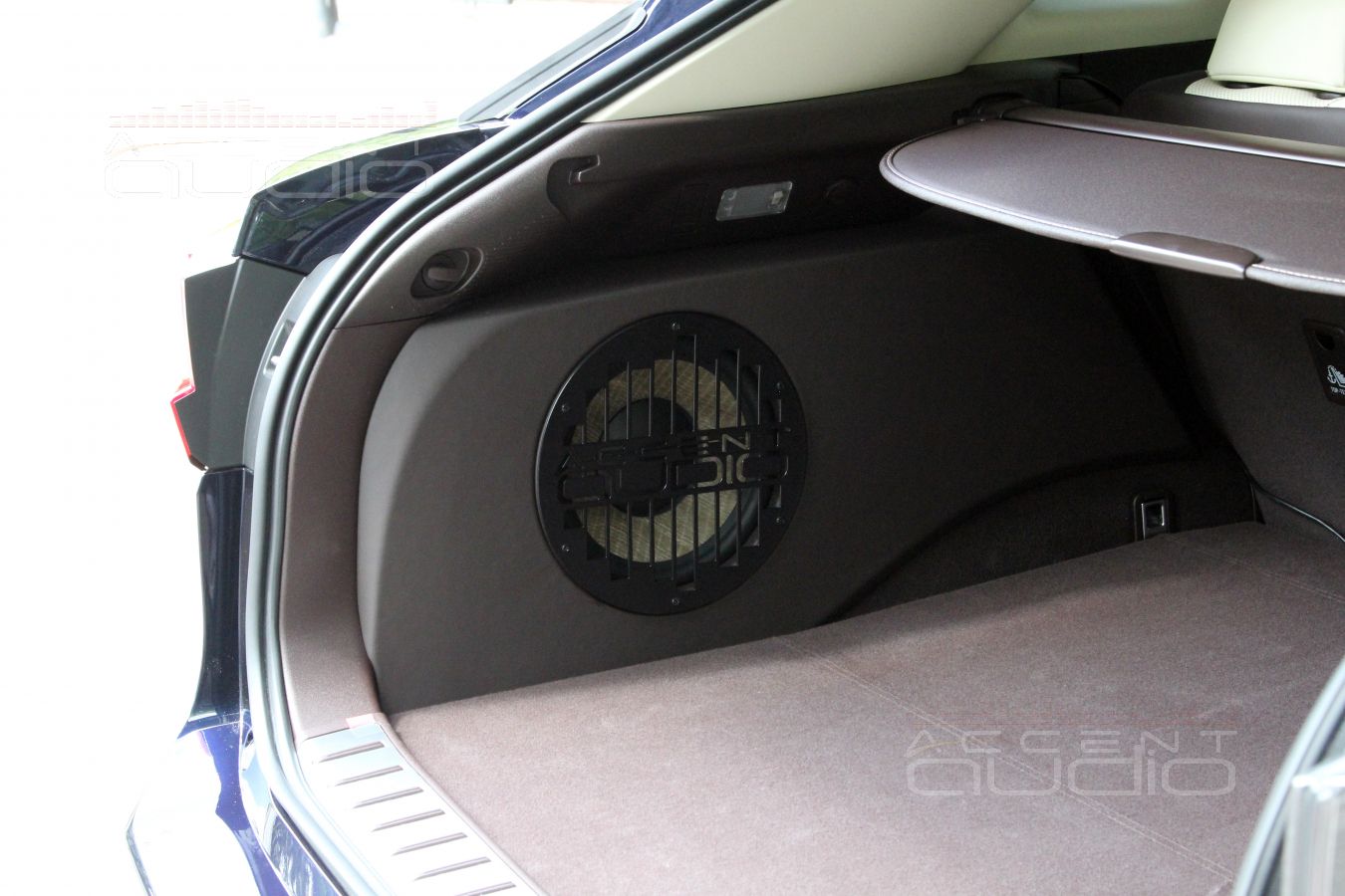 Сабвуфер-стелс