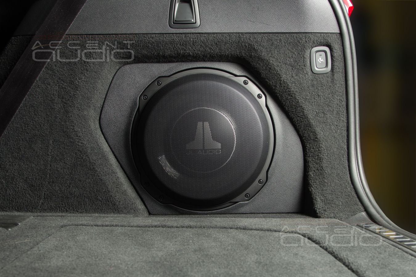 2023 Update: встроенный сабвуфер-стелс для семиместного Volvo XC90