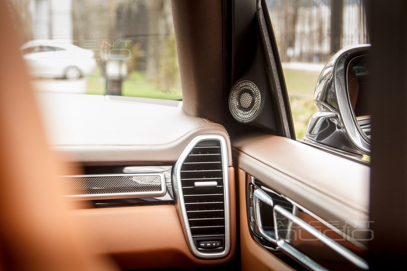 Разборчивость и кристальная чистота: твитеры Brax GL1 в Porsche Cayenne Coupe 2022