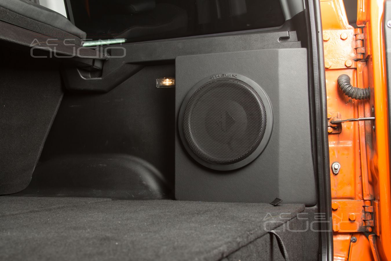 Сабвуфер-стелс специально для УАЗ Патриот – стильная необходимость