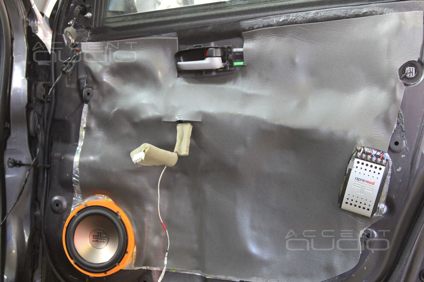 Шумоизоляция дверей и установка акустики в Suzuki Grand Vitara