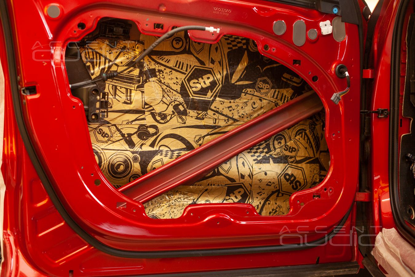 Установка акустики: Eton, Helix, SOAudio – все друзья в одной двери Volvo XC60