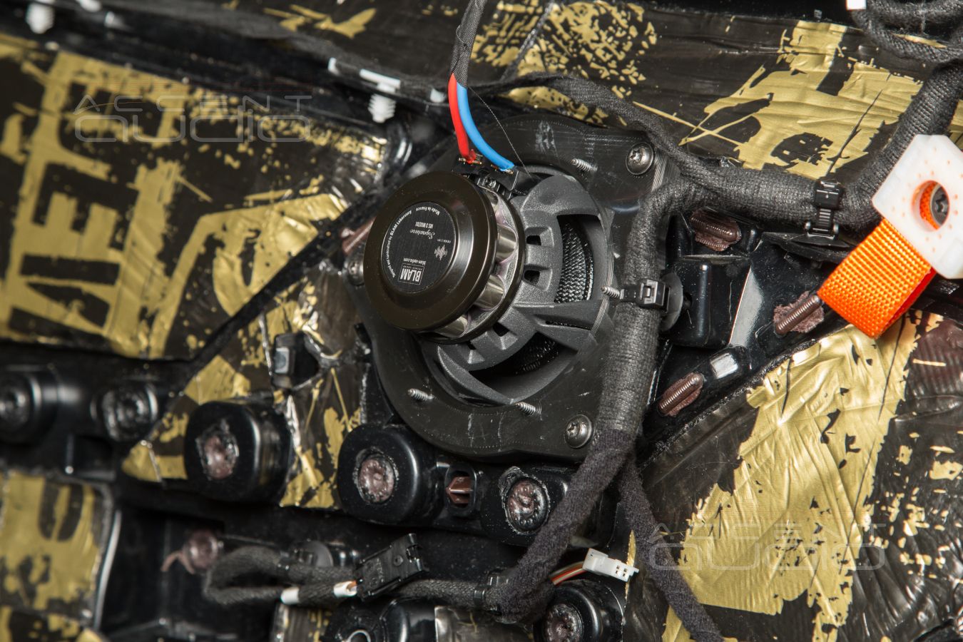 Установка акустики Blam Multix в Panamera в стиле Dali: мидбас и СЧ